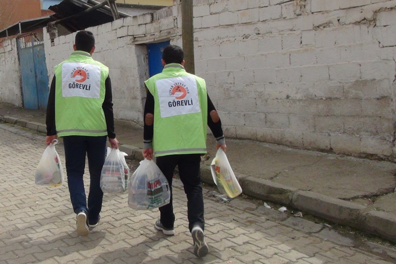 Çınar Şefkat Der fakirlerin yüzünü güldürdü Çınar Şefkat Der fakirlerin yüzünü güldürdü